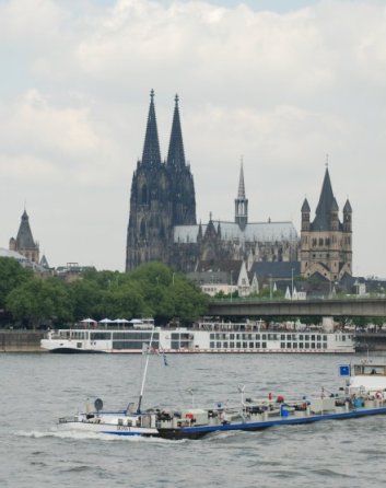 Der Dom und der Rhein